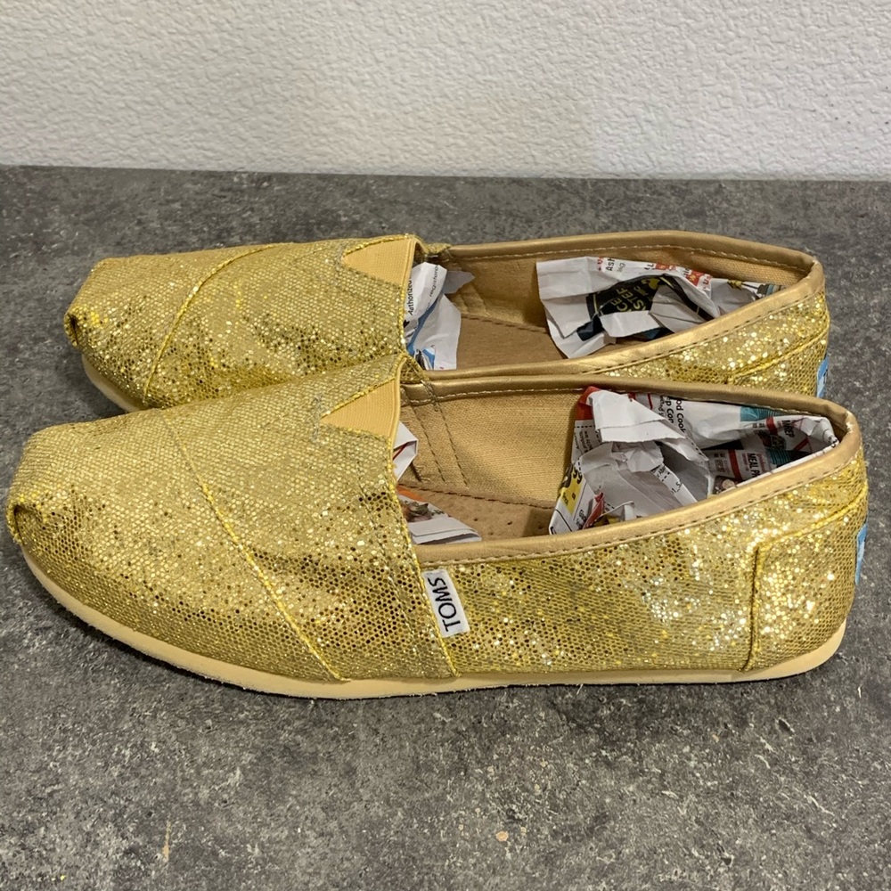 Toms: Gold Glitter Flats